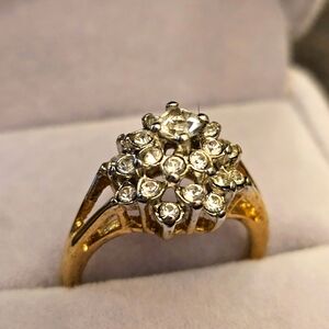 Elegant Gold and Silver Cluster Ring
